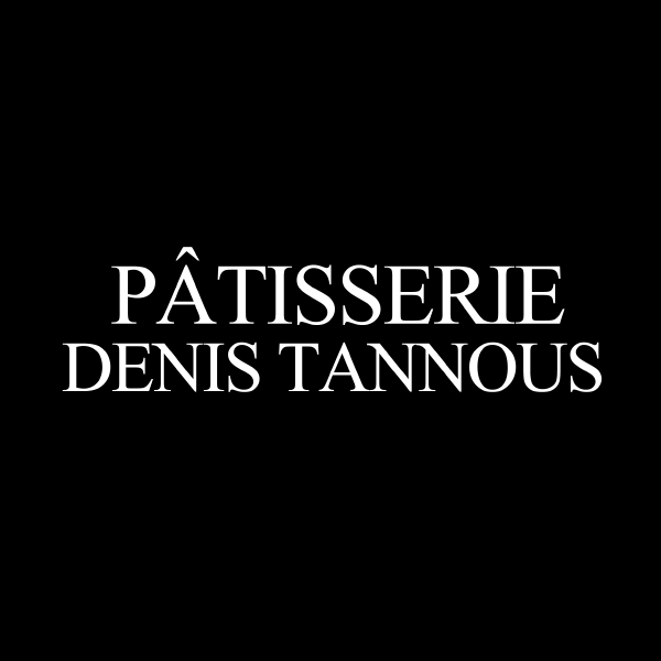 logo-centré-blanc-fond-noir-carré-sans-date-copie